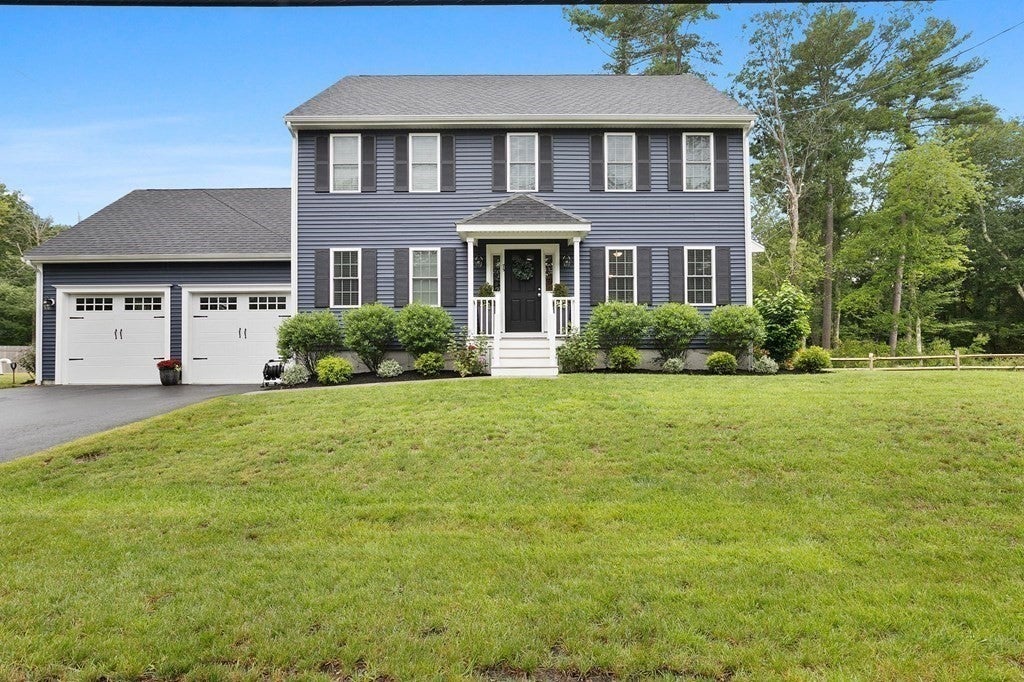 Photo of 75 Old Oak St, East Bridgewater, MA