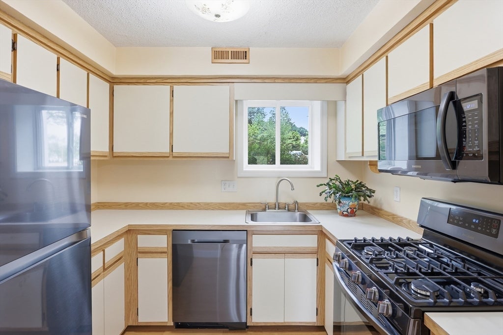100 Merrimack Avenue #117, Dracut, MA, 100 Merrimack Avenue #117, Dracut, MA Photo #13