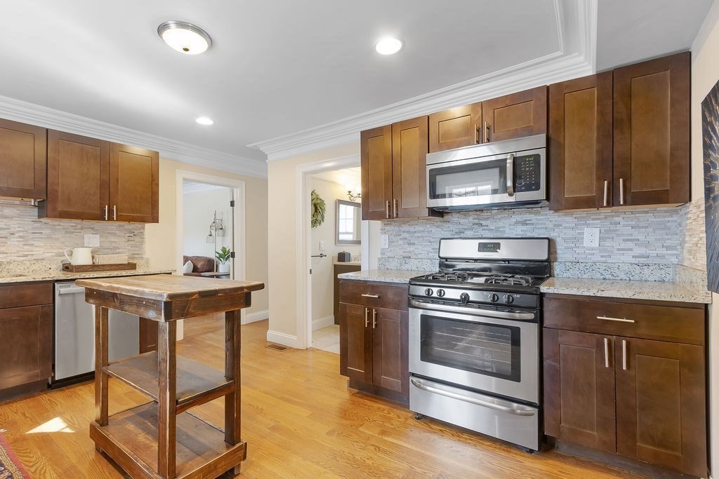 32 Jewett St