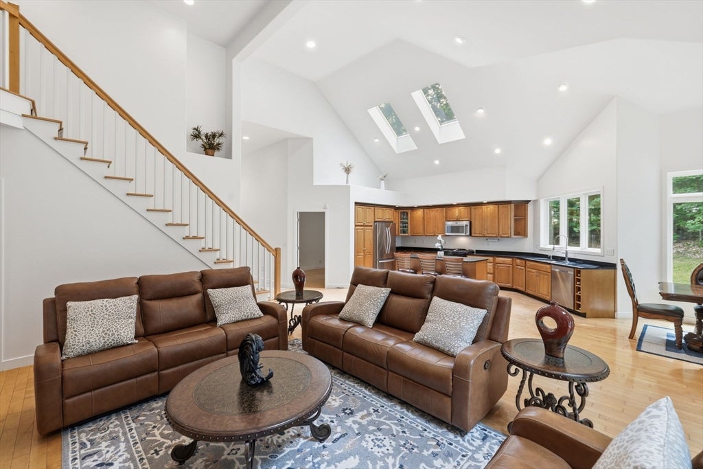 15 Merrill Rd