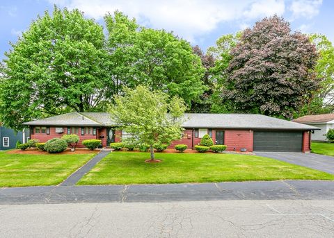 Photo of 23 Russell Circle, Natick, MA 01760 (MLS # 73536852)