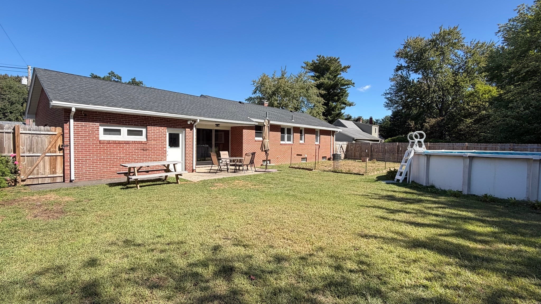 229 Mccarthy Ave, Chicopee, MA Photo #34