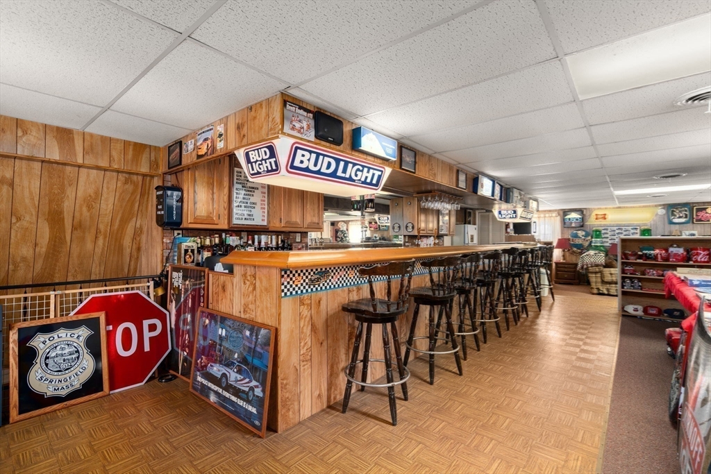 Springfield, Massachusetts 01104, United States, 3 Bedrooms Bedrooms, ,2 BathroomsBathrooms,Residential,Active,110588