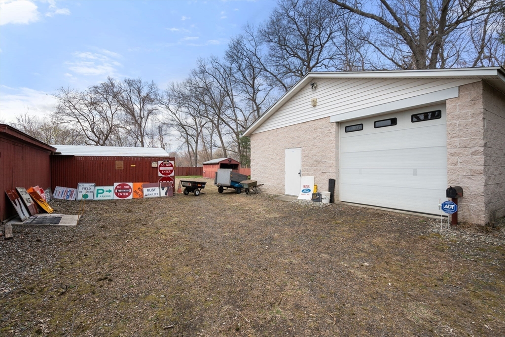 Springfield, Massachusetts 01104, United States, 3 Bedrooms Bedrooms, ,2 BathroomsBathrooms,Residential,Active,110588