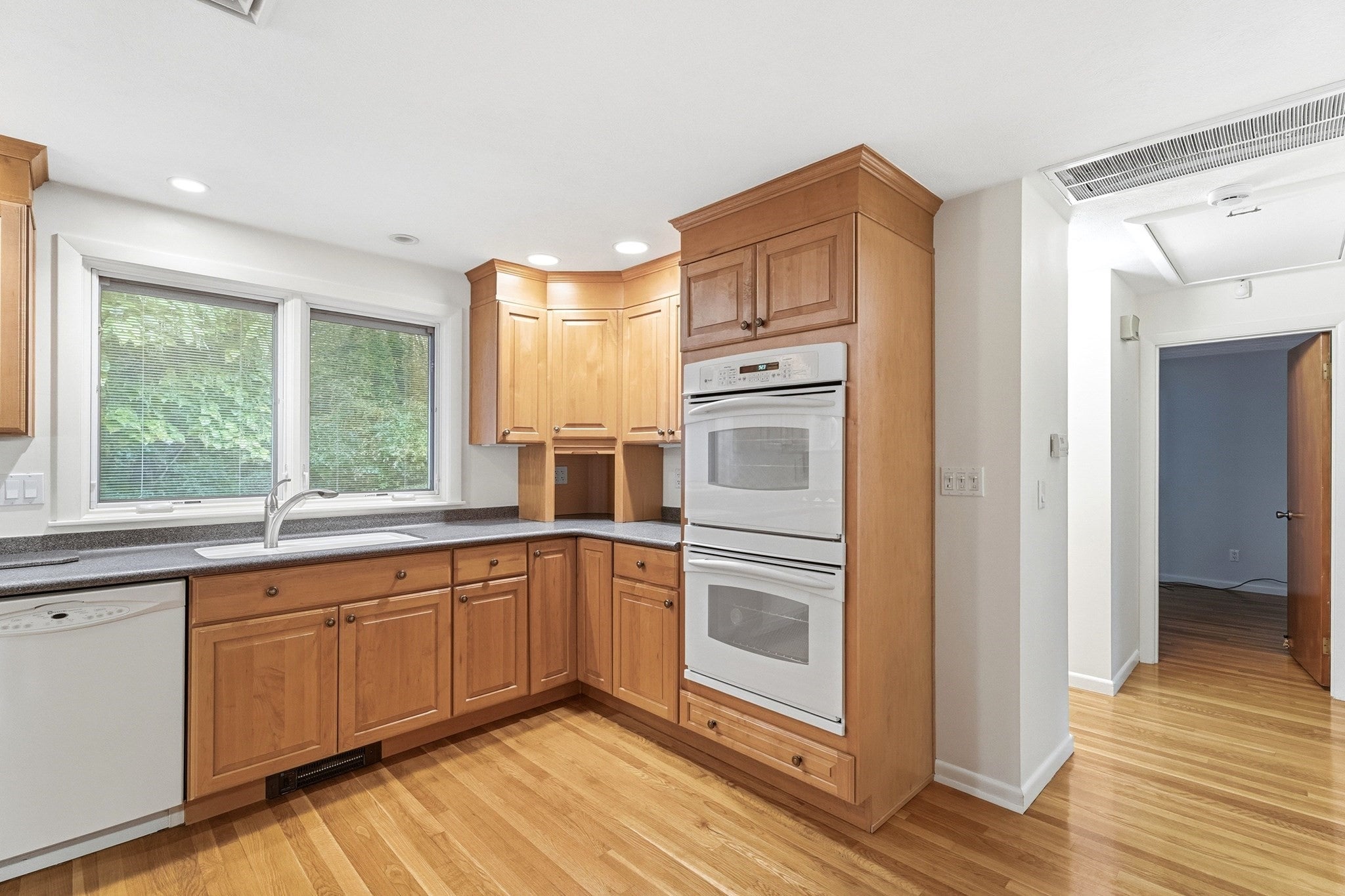 68 Topsfield Cir, Shrewsbury, MA Photo #19