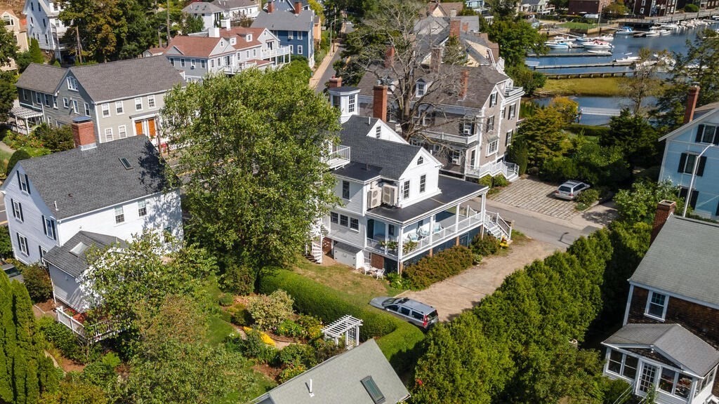 24 Bridge St