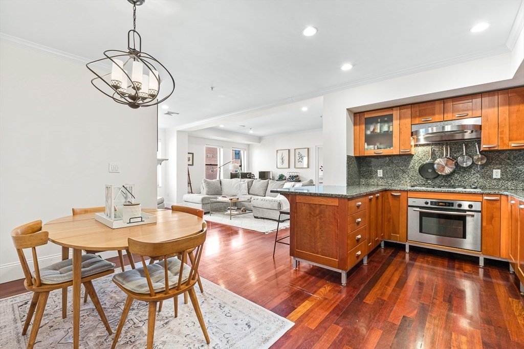 440 Commercial St 402