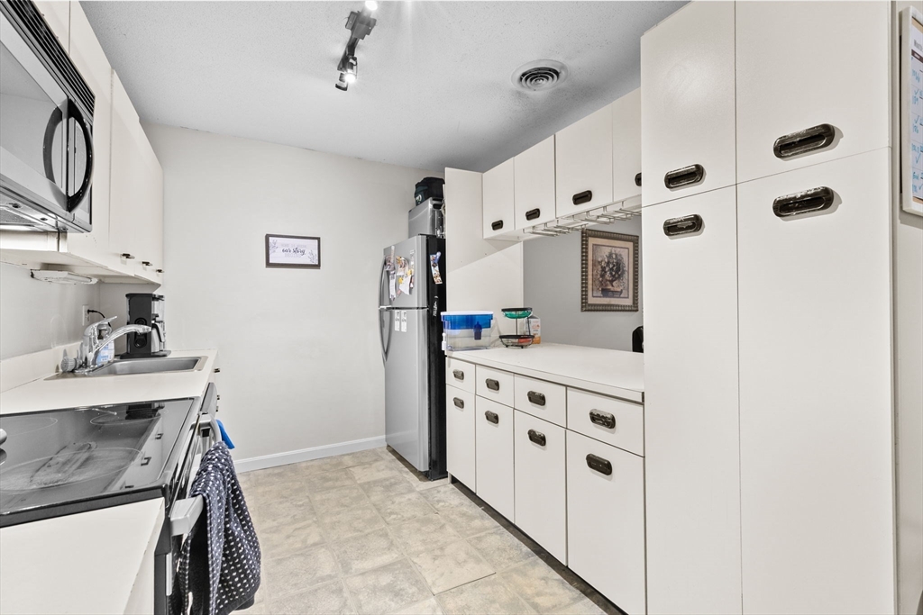 96 Old Colony Ave 112