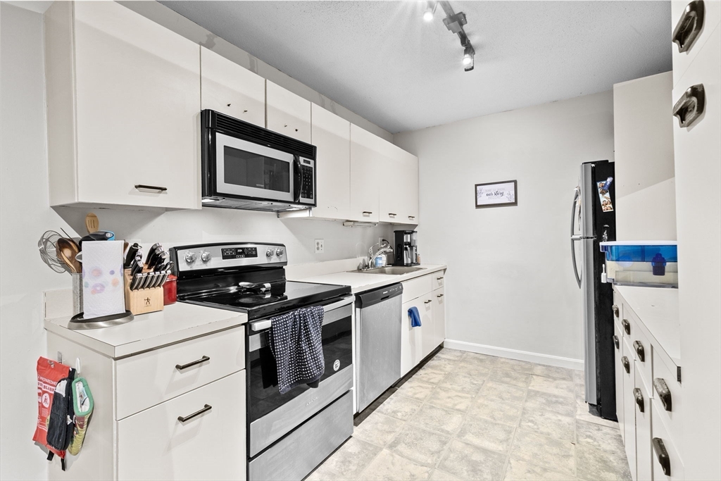 96 Old Colony Ave 112