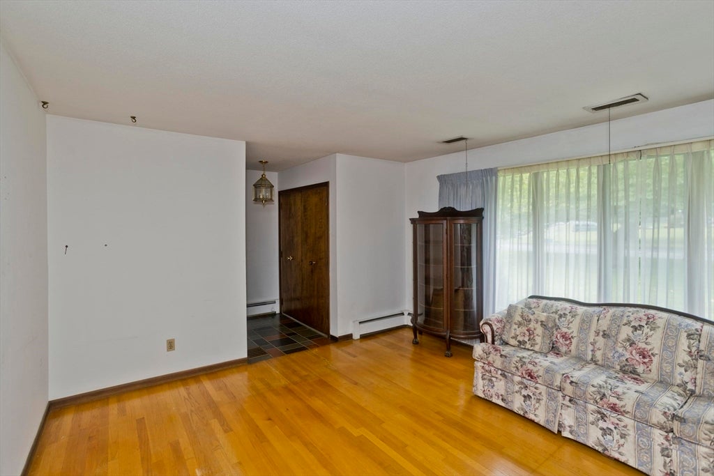 233 Lathrop St, South Hadley, MA, 233 Lathrop St, South Hadley, MA Photo #8