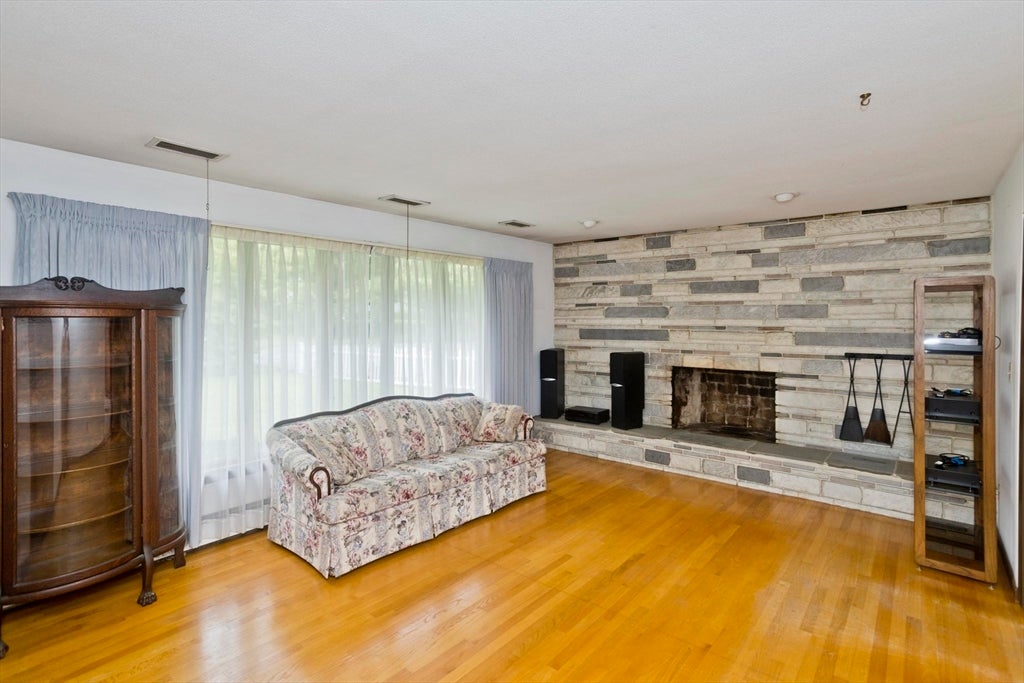 233 Lathrop St, South Hadley, MA, 233 Lathrop St, South Hadley, MA Photo #4