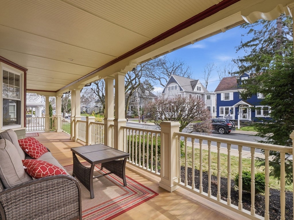 37 Pomfret St