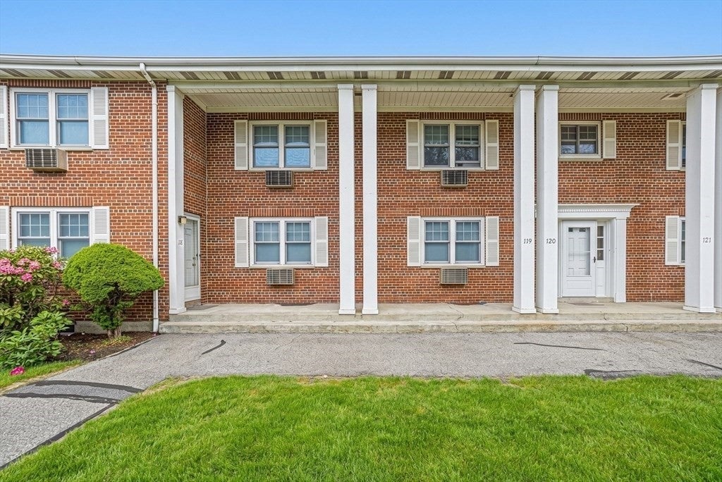119 Emerson Gardens Rd #119, Lexington, MA Photo #11