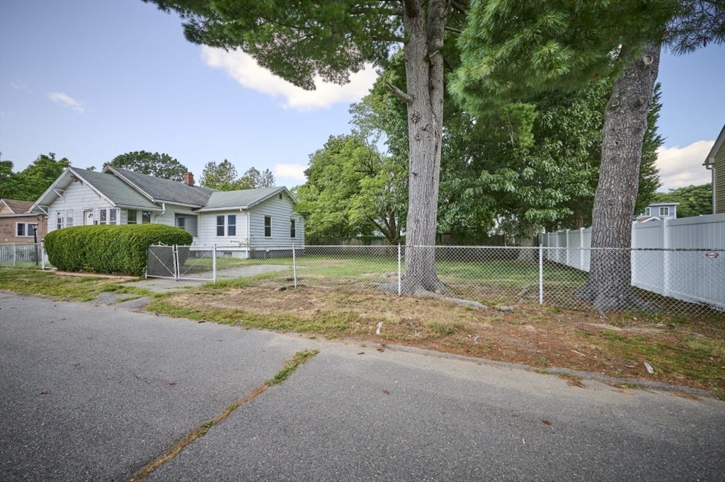 Photo of 15 Moray St, Lynn, MA