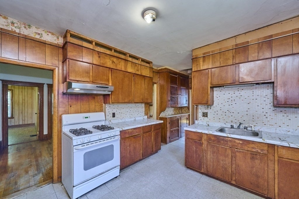 15 Moray St, Lynn, MA, 15 Moray St, Lynn, MA Photo #5