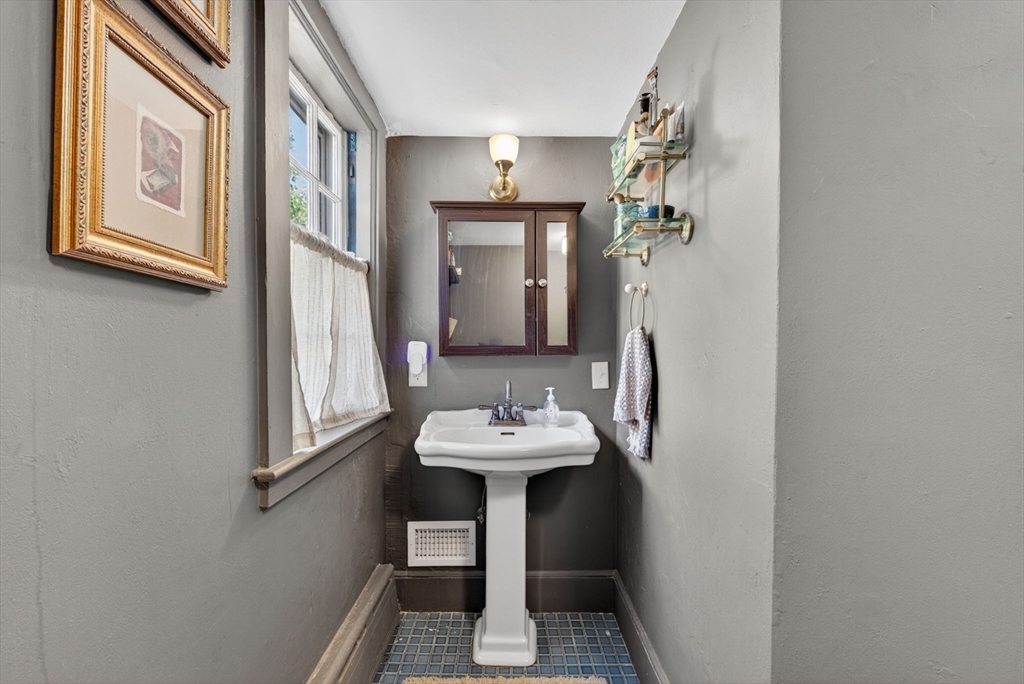 269 Green St, Stoneham, MA Photo #15