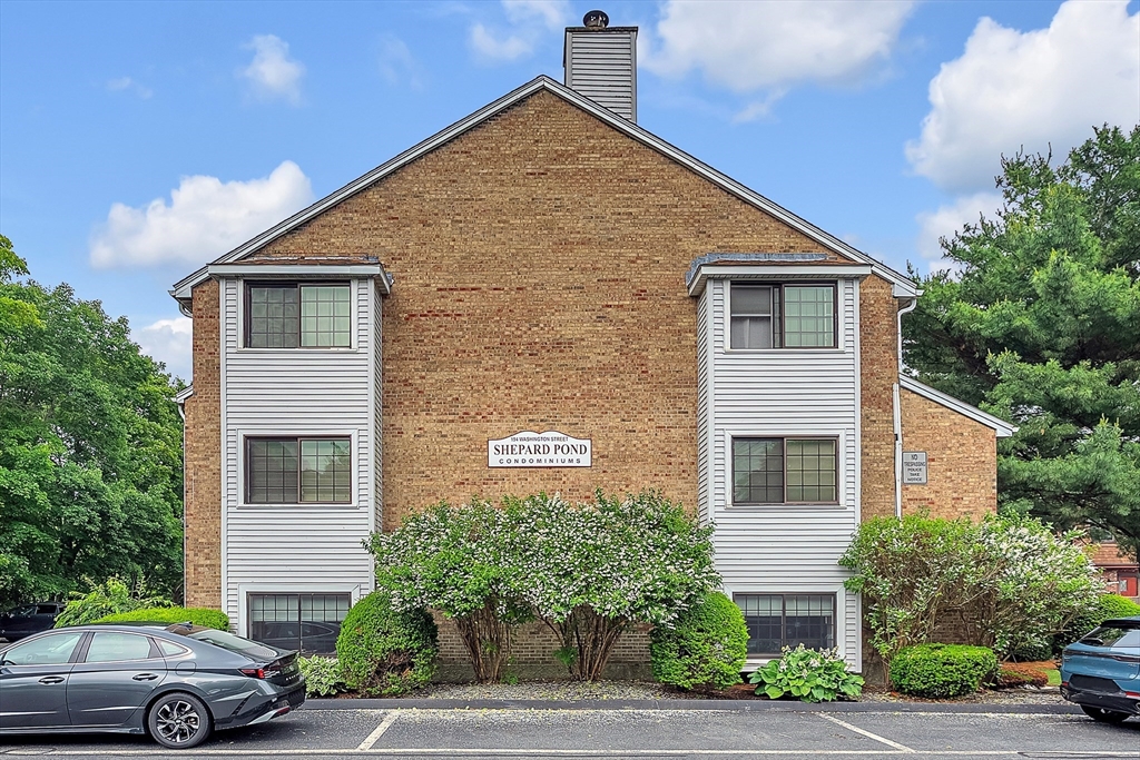 Canton, Massachusetts 02021, United States, 2 Bedrooms Bedrooms, ,3 BathroomsBathrooms,Residential,Contingent,149670