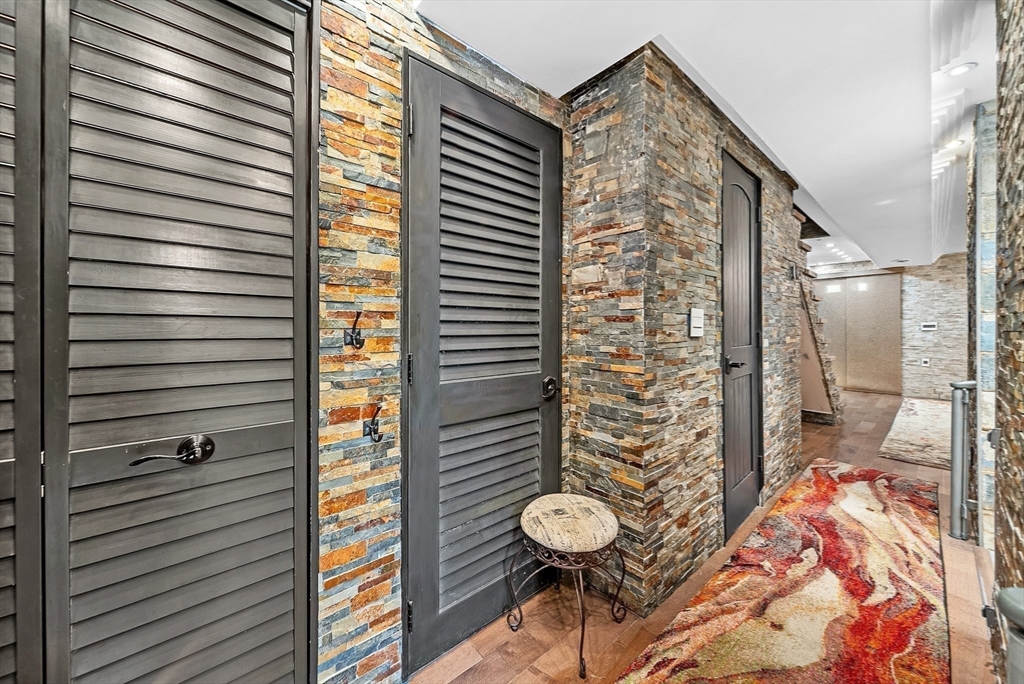 Canton, Massachusetts 02021, United States, 2 Bedrooms Bedrooms, ,3 BathroomsBathrooms,Residential,Contingent,149670