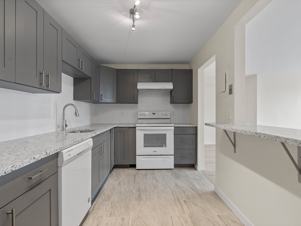 142 Commercial St 503