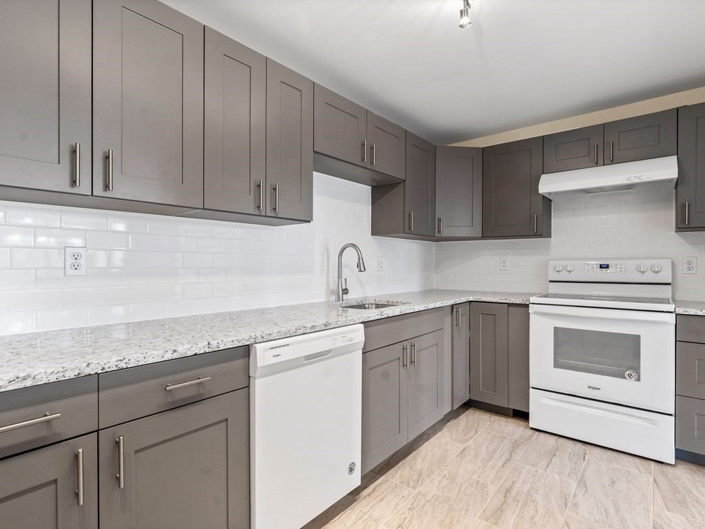 142 Commercial St 503