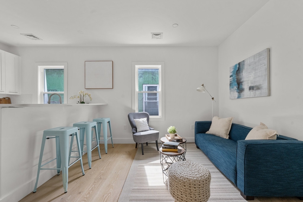 Cambridge, Massachusetts 02139, United States, 2 Bedrooms Bedrooms, ,1 BathroomBathrooms,Residential,Active,199274