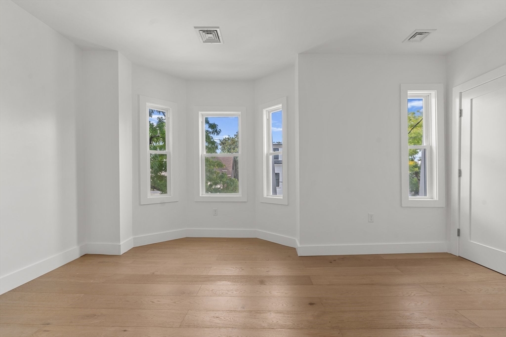 Cambridge, Massachusetts 02139, United States, 2 Bedrooms Bedrooms, ,1 BathroomBathrooms,Residential,Active,199274