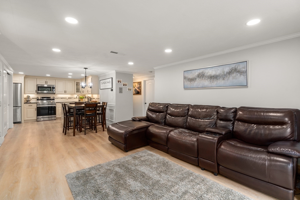 596 Boston Post Rd E 23