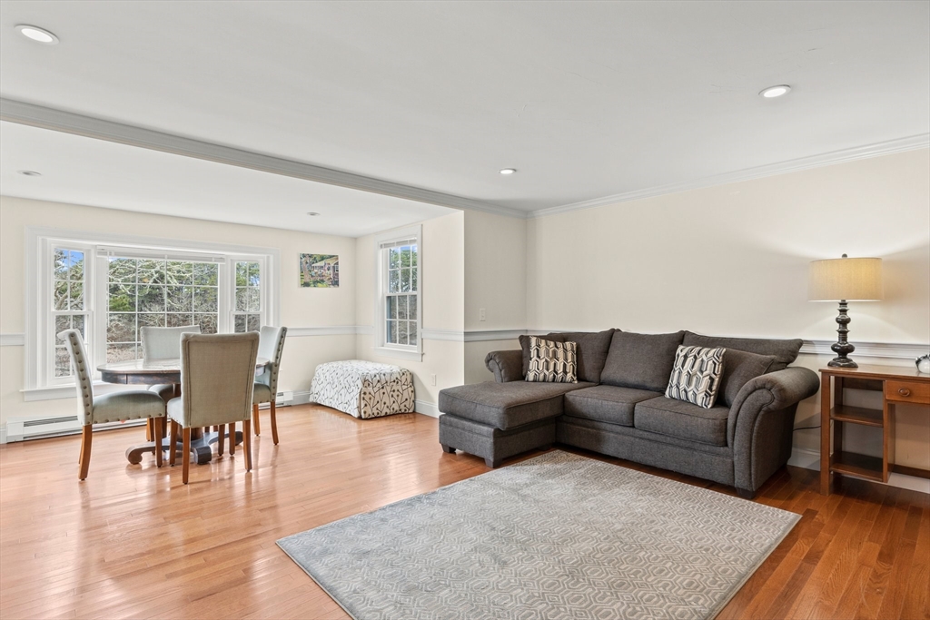 Chatham, Massachusetts 02633, United States, 2 Bedrooms Bedrooms, ,1 BathroomBathrooms,Residential,Active,86902