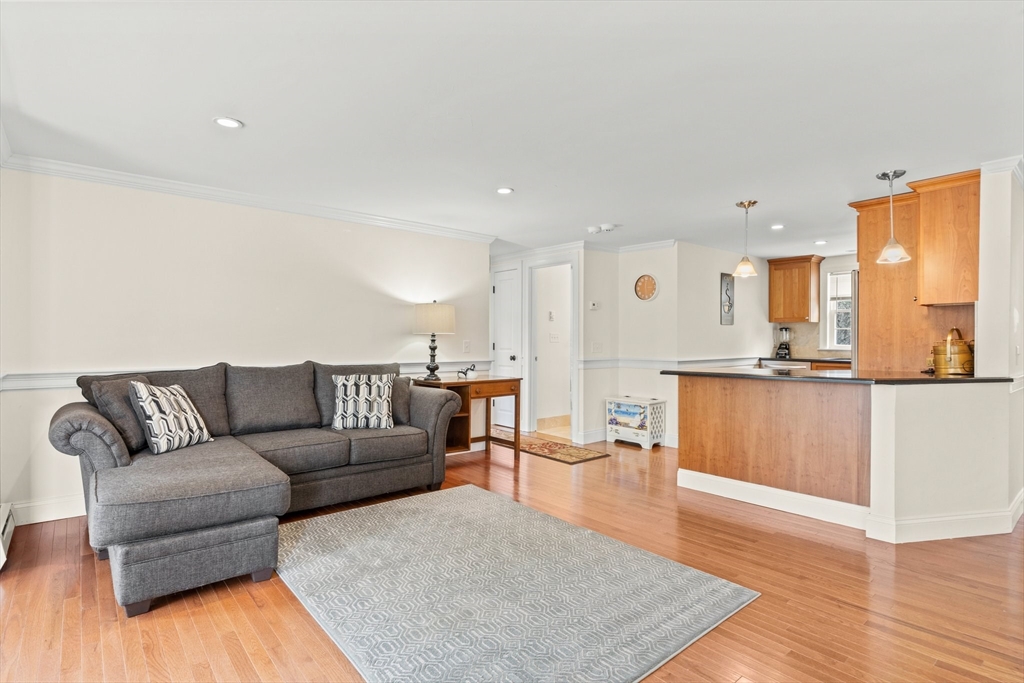 Chatham, Massachusetts 02633, United States, 2 Bedrooms Bedrooms, ,1 BathroomBathrooms,Residential,Active,86902