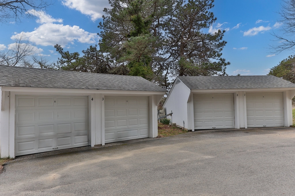 Chatham, Massachusetts 02633, United States, 2 Bedrooms Bedrooms, ,1 BathroomBathrooms,Residential,Active,86902