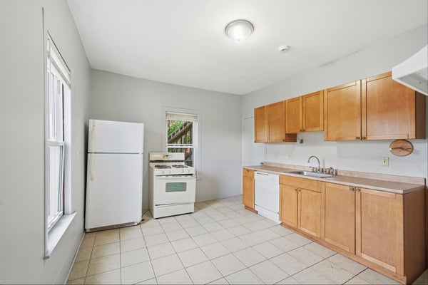 24 PARK AVE APT 2, MALDEN, MA 02148 - Image df5a6799e576e9eb45cce817c86a23ee/4278625585