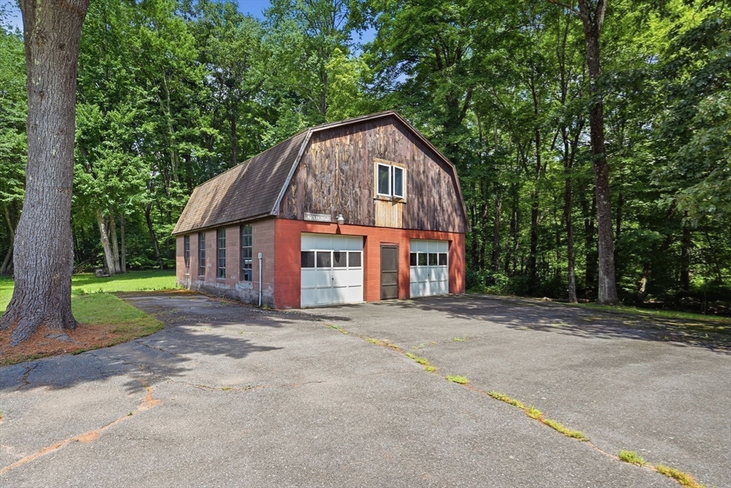 414 Mountain Rd, Holyoke, MA Photo #39