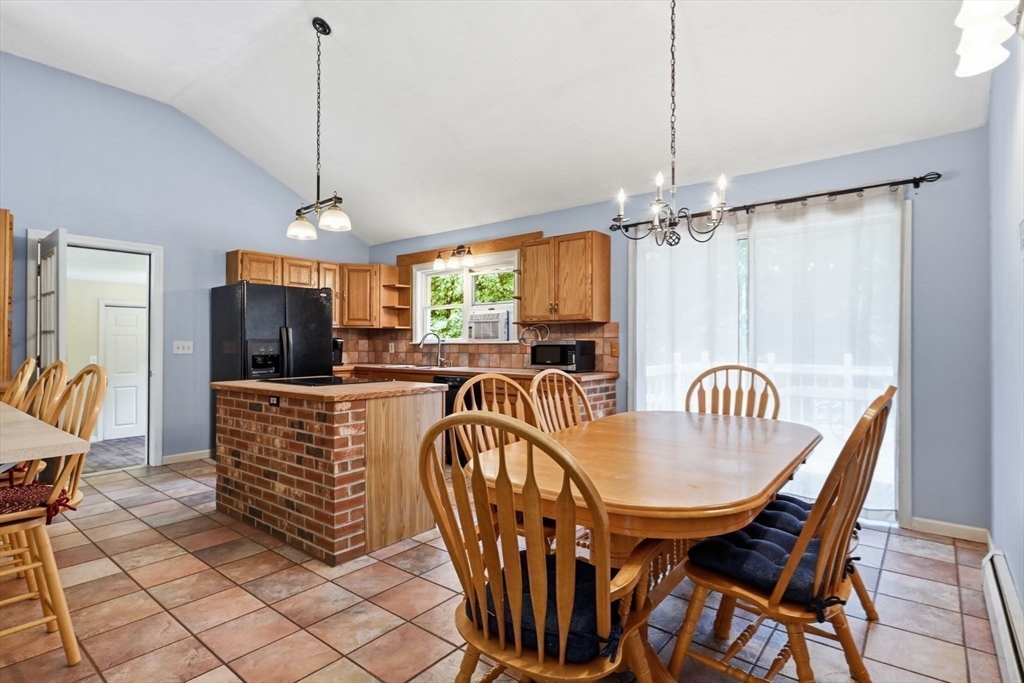 414 Mountain Rd, Holyoke, MA Photo #12