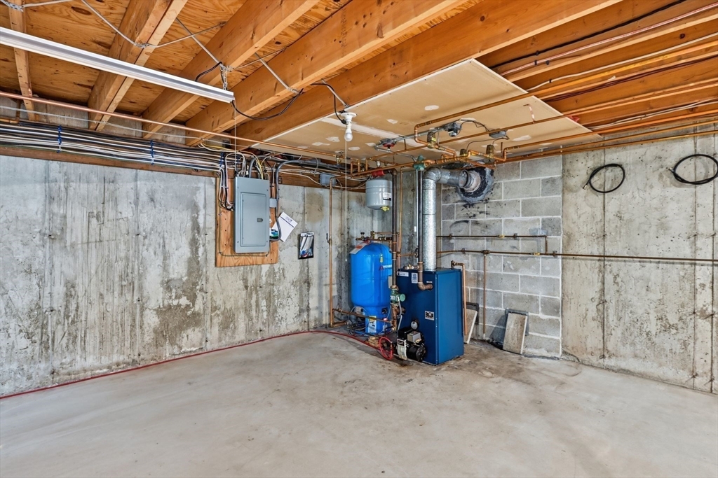 414 Mountain Rd, Holyoke, MA Photo #28