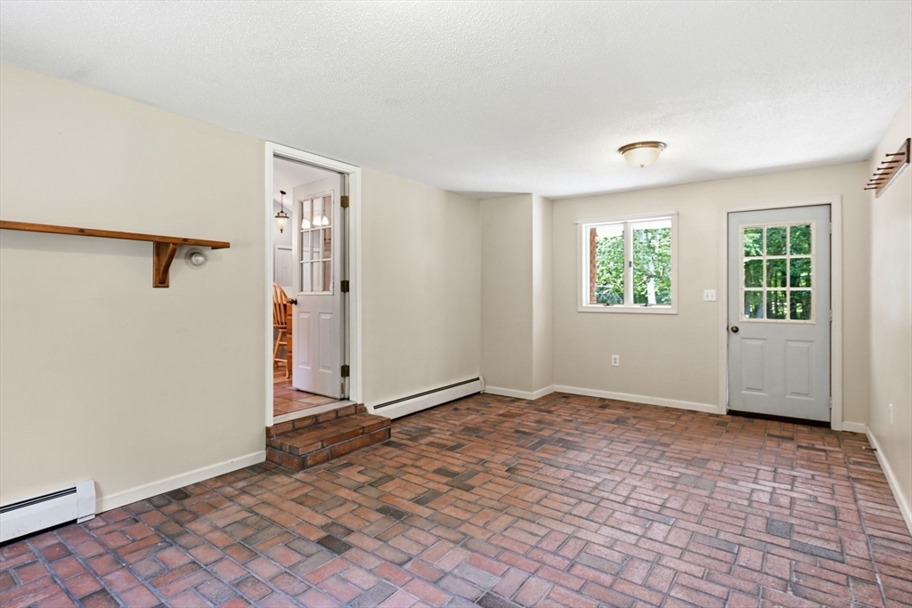 414 Mountain Rd, Holyoke, MA Photo #7
