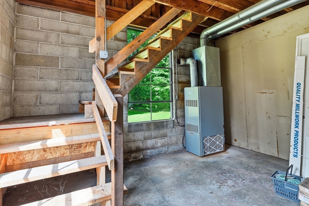 414 Mountain Rd, Holyoke, MA Photo #32