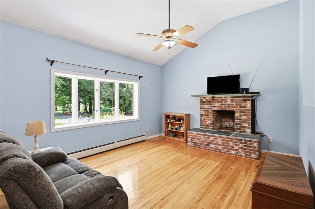 414 Mountain Rd, Holyoke, MA Photo #17