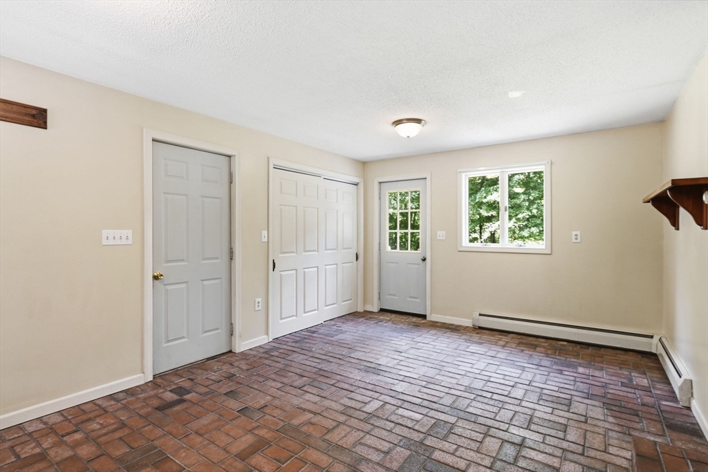 414 Mountain Rd, Holyoke, MA Photo #8