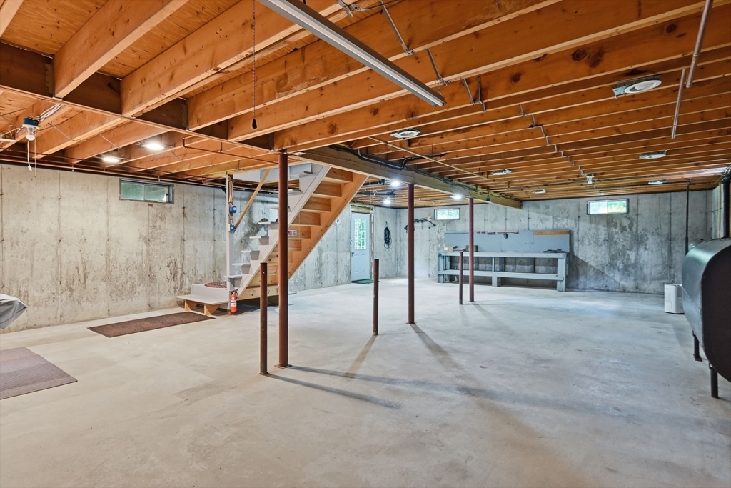 414 Mountain Rd, Holyoke, MA Photo #30