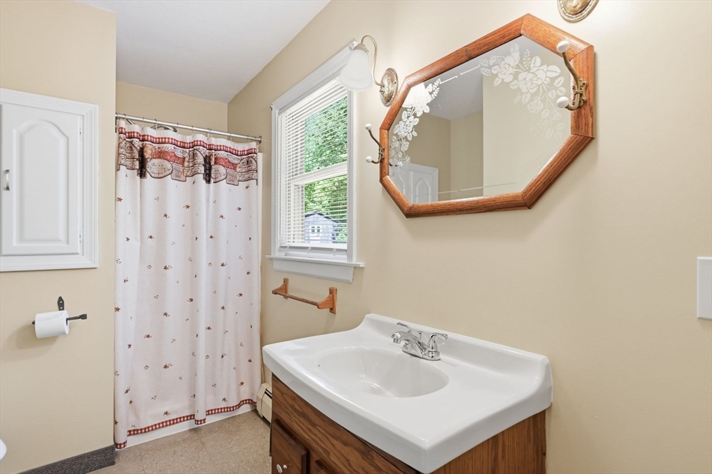 414 Mountain Rd, Holyoke, MA Photo #27