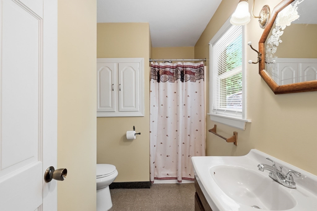 414 Mountain Rd, Holyoke, MA Photo #26