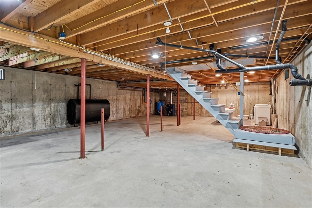 414 Mountain Rd, Holyoke, MA Photo #31