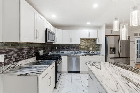 Photo of 16 Floyd St #1, Woburn, MA 01801 (MLS # 73463746)