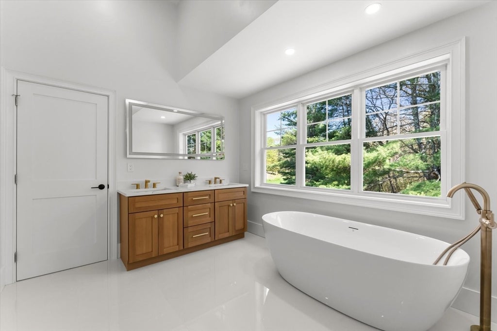 150 Fruit St, Hopkinton, MA, 01748, USA, 4 Bedrooms Bedrooms, ,4 BathroomsBathrooms,Residential,Active,150 Fruit St,73519926