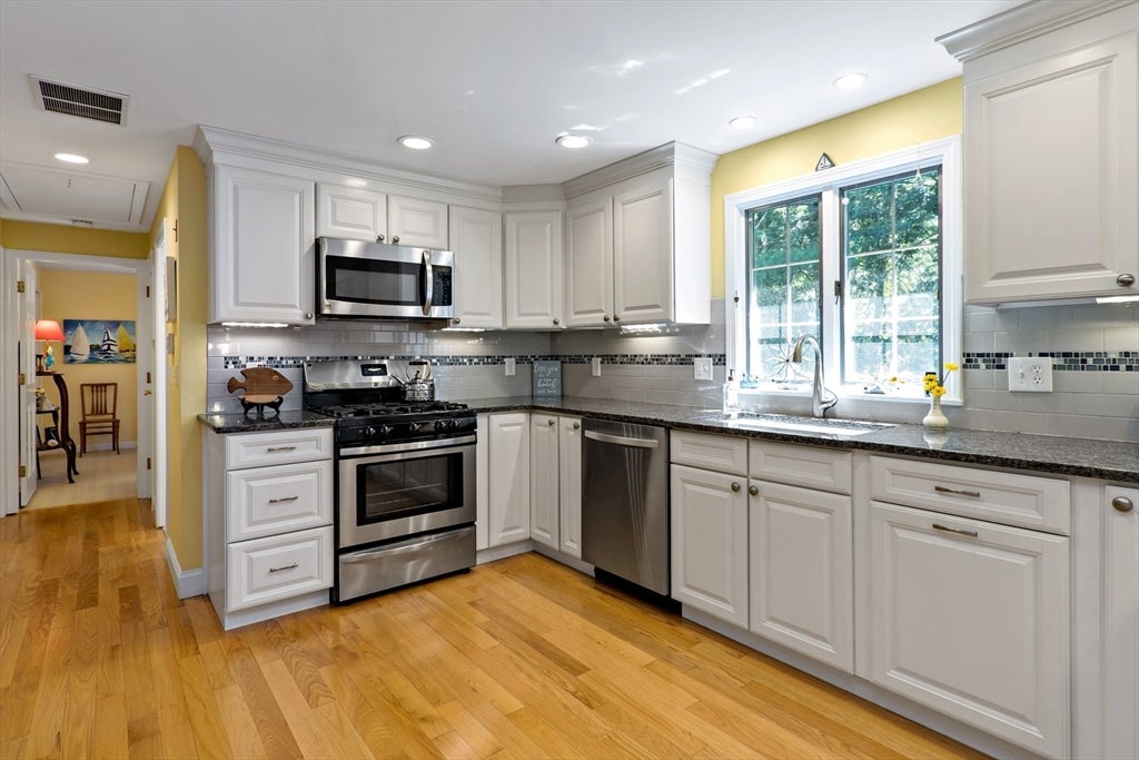 111 Westwind CIR, Barnstable, MA, 111 Westwind CIR, Barnstable, MA Photo #10