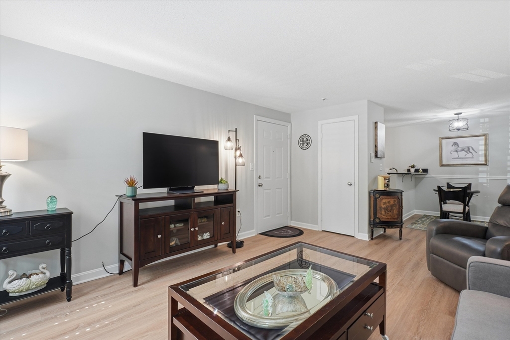11 Walden Dr #10, Natick, MA Photo #4