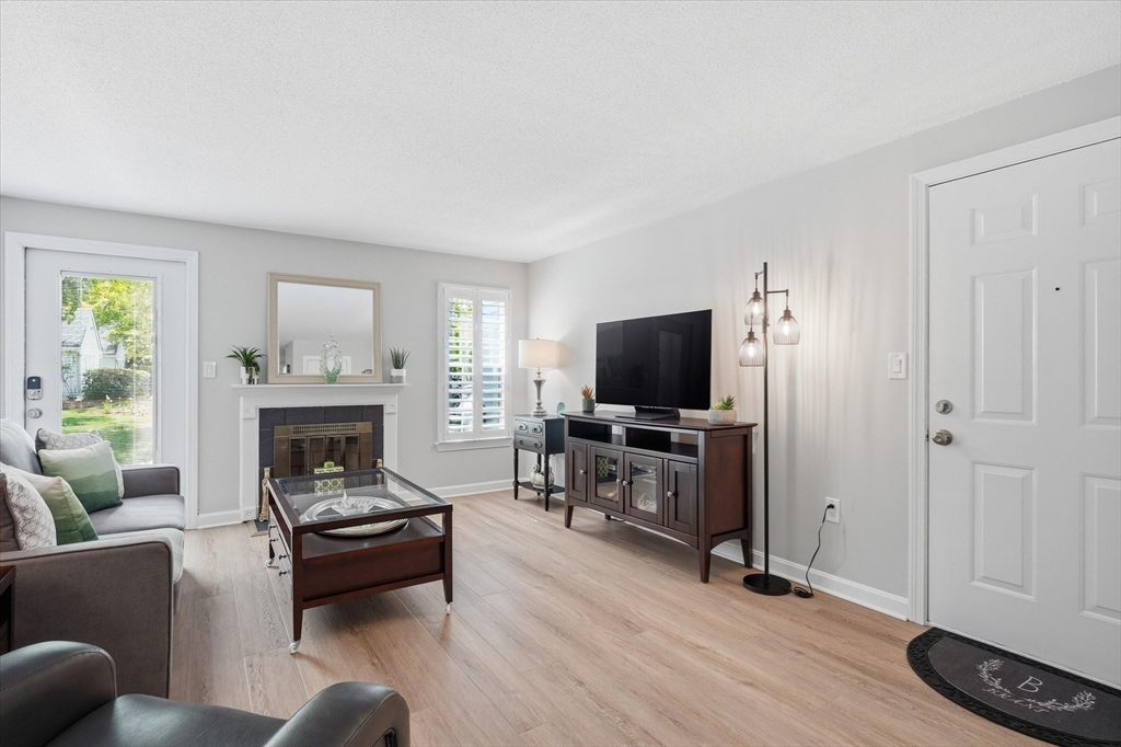 11 Walden Dr #10, Natick, MA Photo #5