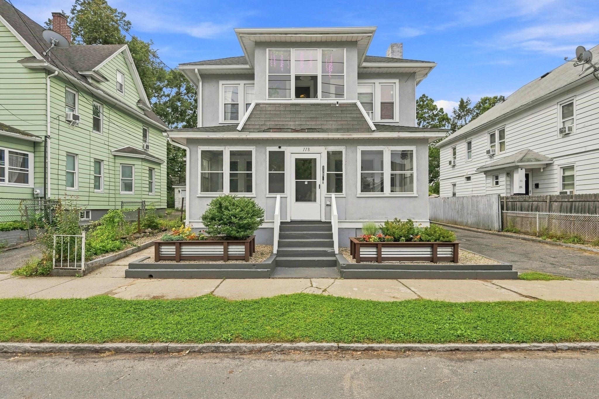 Photo of 118-120 Commonwealth Ave, Springfield, MA