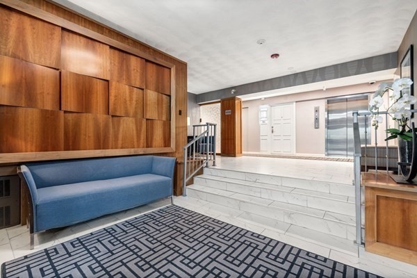 10 Hammond Pond Parkway 606