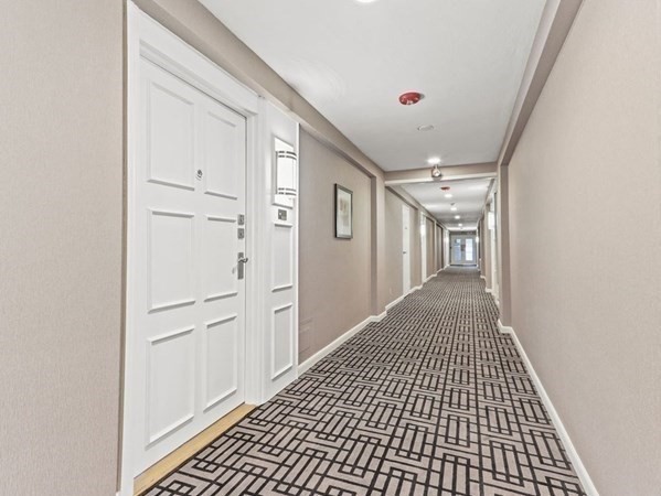 10 Hammond Pond Parkway 606